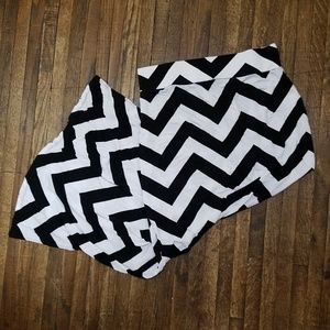 a.n.a Black & White Chevron Maxi Skirt